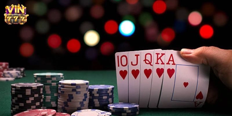 Người chơi cần nhanh chóng tạo thành các bộ Phỏm để giành chiến thắng.